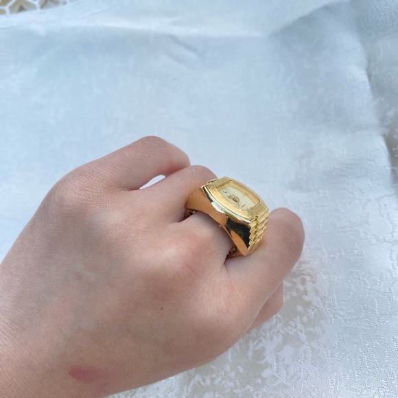 LE BARON GOLD VINTAGE RING WATCH - Picture 3 of 4